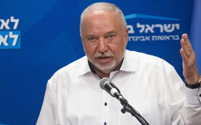 IDF Reserve Officer: ‘Liberman must stand trial for leaking information’