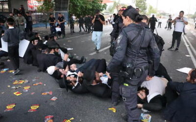 Radical Haredim block Highway 4, destroy draft notices as coalition crisis ramps up
