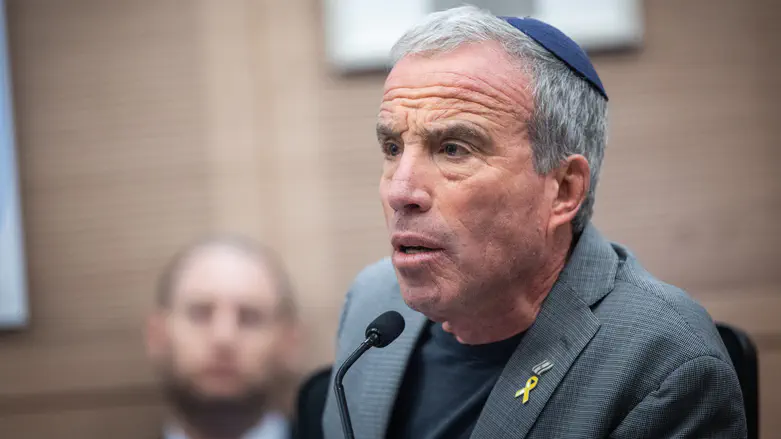 MK Elazar Stern breaks with Lapid, will run with Eisenkot