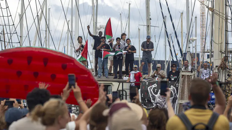 Navy begins intercepting Gaza-bound flotilla