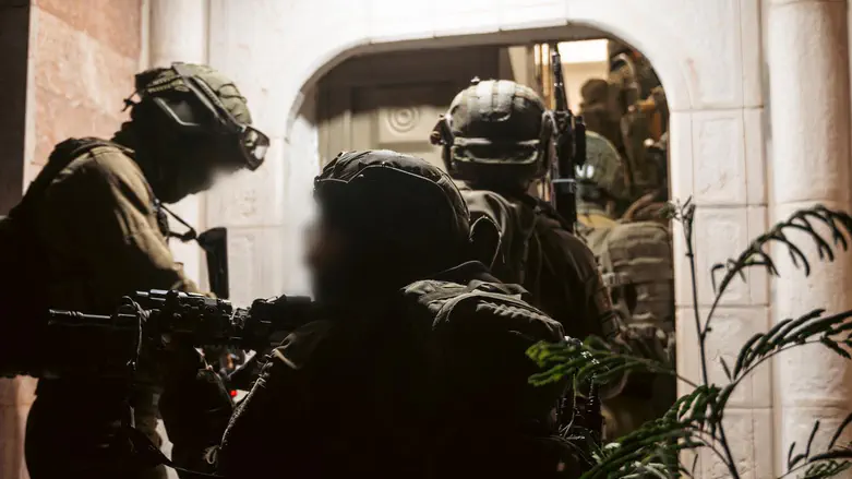 Attack in Binyamin: Two IDF soldiers lightly injured, one terrorist eliminated