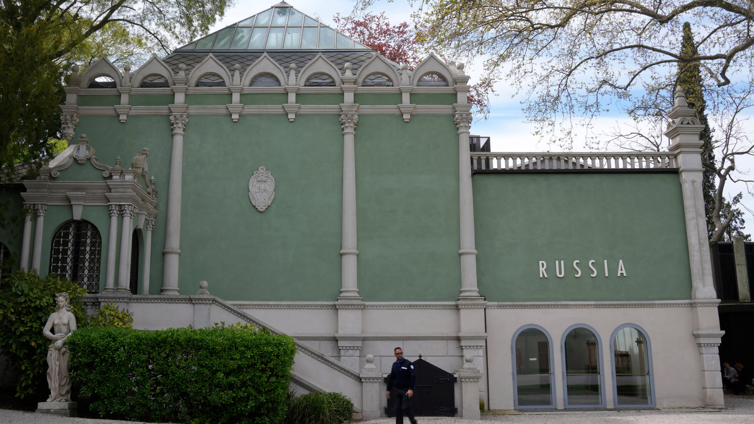 Venice Biennale Bars Awards for Countries Facing Crimes Against Humanity Charges