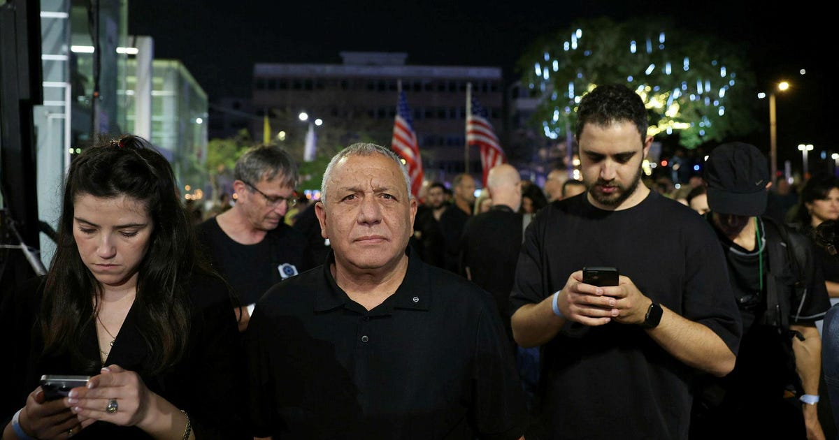 Eisenkot calls on Israeli opposition leaders to meet, shunning Arab parties