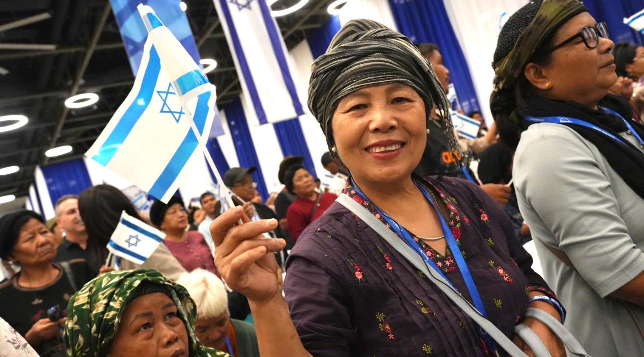 200+ Bnei Menashe immigrate to Israel from Israel, the first to make the journey in years