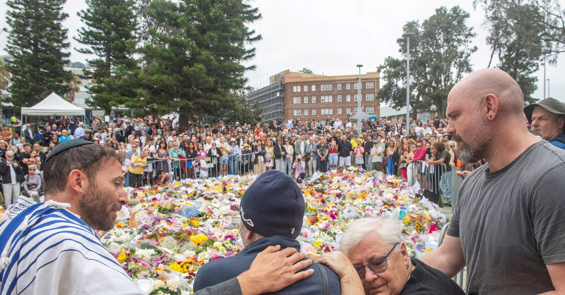 Initial Australian inquiry into Bondi Beach shooting calls for counter-terrorism reforms