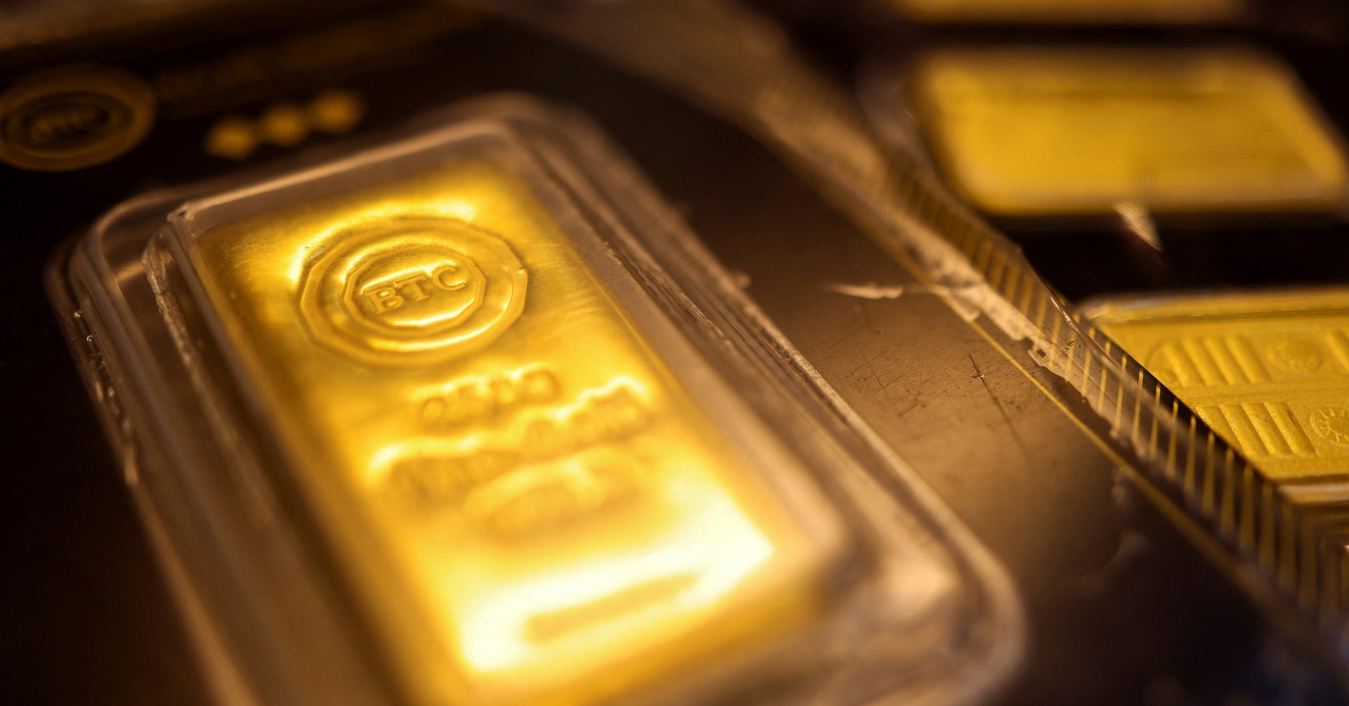 Gold steady with US-Iran talks and central bank decisions in focus
