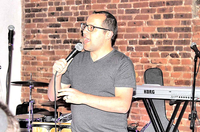 ​Jewish Comedian Gives Israelis Some Moments of Laughter Across the Miles 