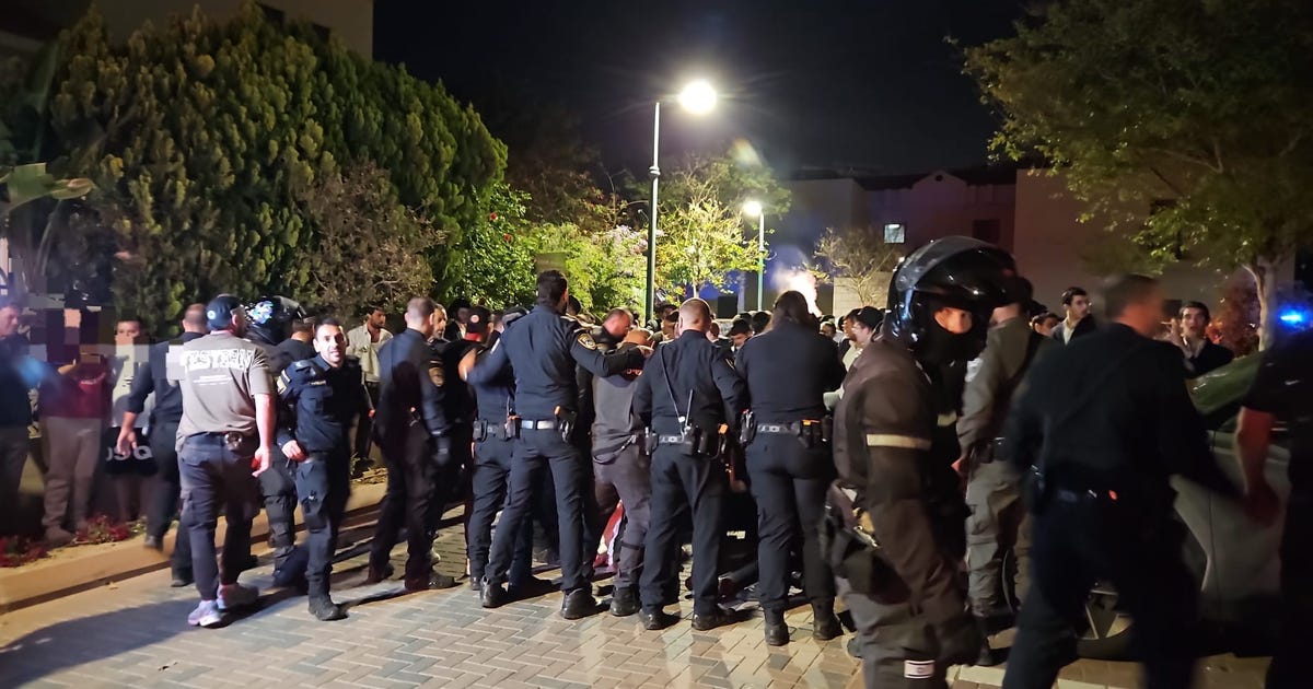 Haredi demonstrators storm yard of Military Police chief’s home during anti-draft protests