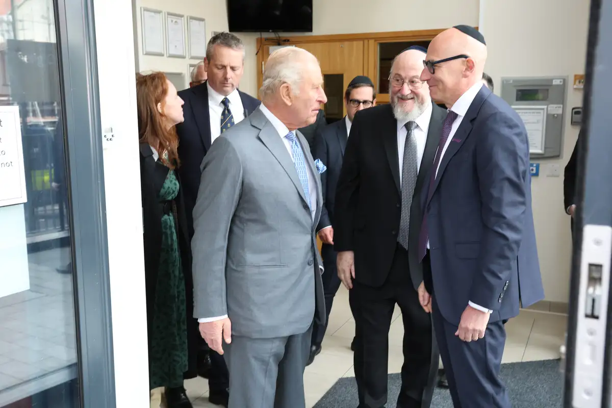 King meets Jewish stabbing victims in solidarity trip to Golders Green