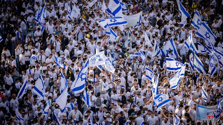 Live: Thousands gather for Jerusalem Day Flag March