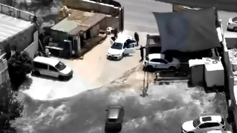 Dramatic footage: Terror attack thwarted during Jerusalem Day celebrations