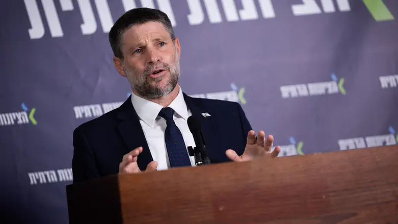 Haredim infuriated after Smotrich refuses to back bill granting benifits to draft dodgers