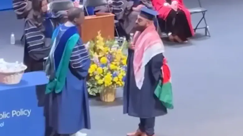 Controversy at Berkeley: Lecturer refused to hand diploma to student with Palestinian flag