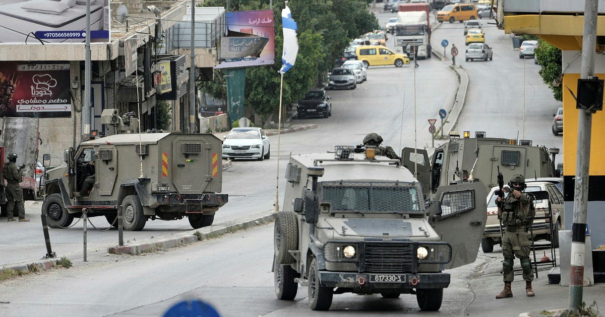23 Israelis retrieved from West Bank’s Nablus, six from Jericho