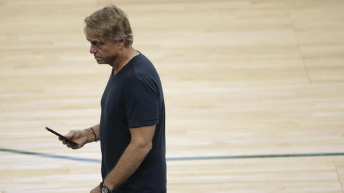 NBA team owner blackmailed  for $1.2 billion by  gold digger after night of passion