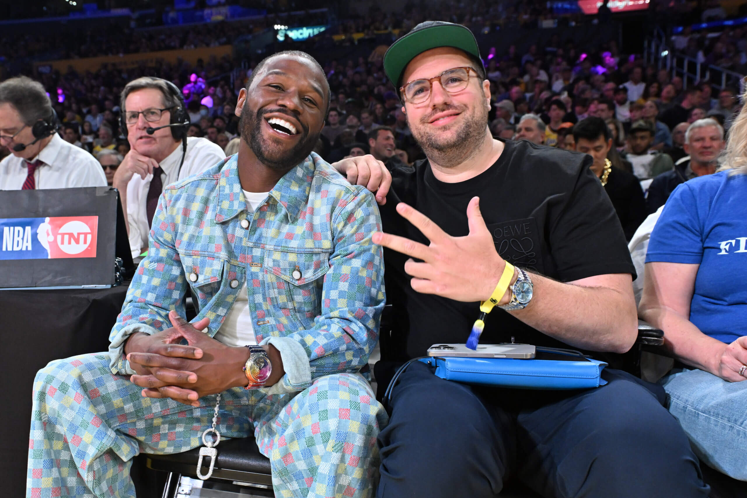 Floyd Mayweather showered cash on Jewish causes — and now he’s suing their ‘Robin Hood’ alleging $175 million got diverted
