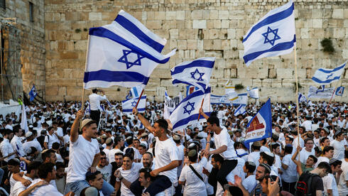 Tens of thousands celebrate Jerusalem Day Flag March 13 detained after Old City clashes