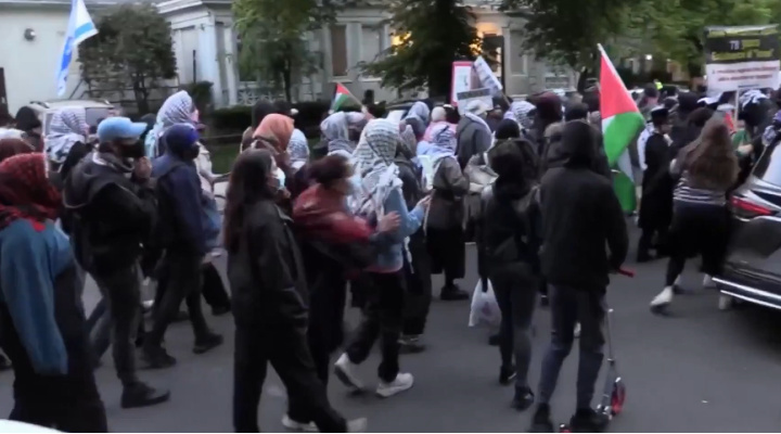 ‘No Peace’: Anti-Israel Mob Storms Jewish Neighborhood in New York City