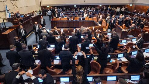 Coalition, opposition back preliminary Knesset vote advancing early election push