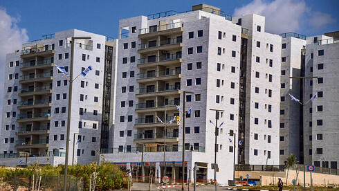 As housing market slips into deep freeze, developers cut home prices – without saying they did