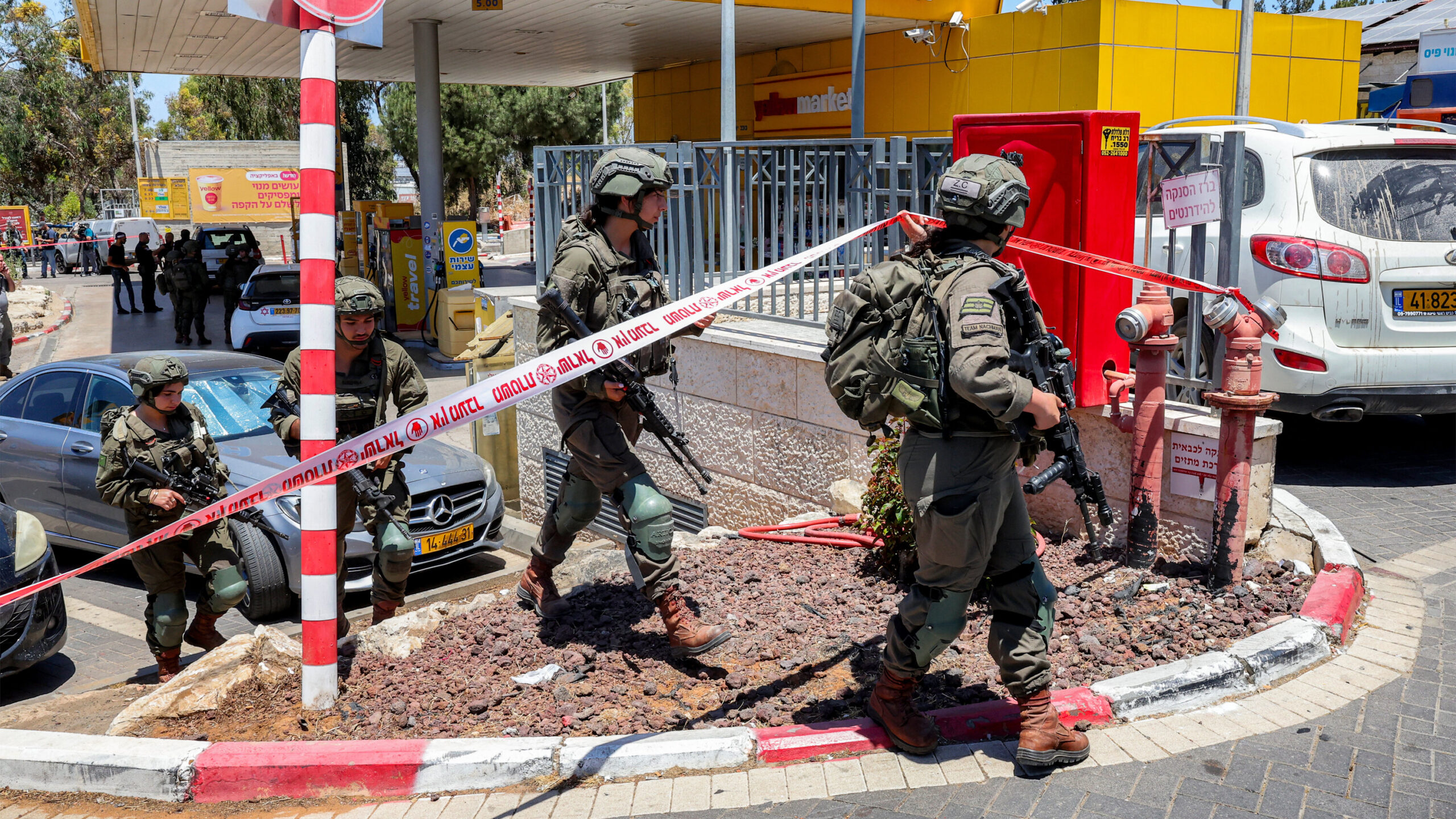 Gunman Kills at Least One in Attack on Central Israel