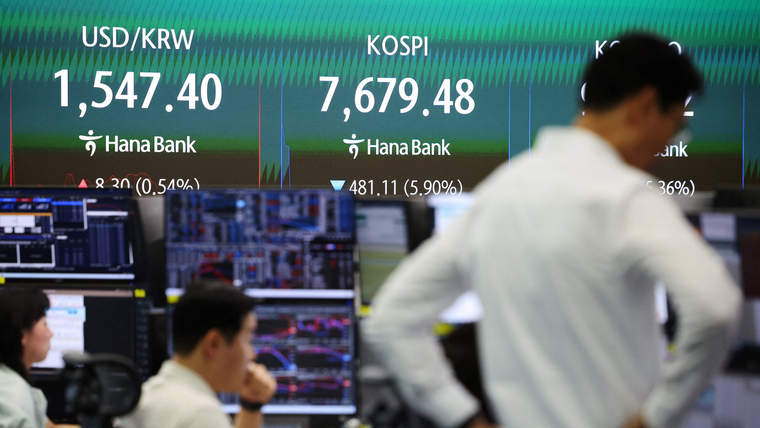 Oil Surges, Asian Stocks Sink After Iran Strikes Israel