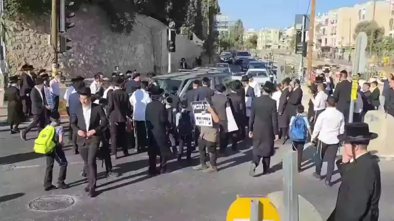 Provocative signs welcome drivers to Israeli cities