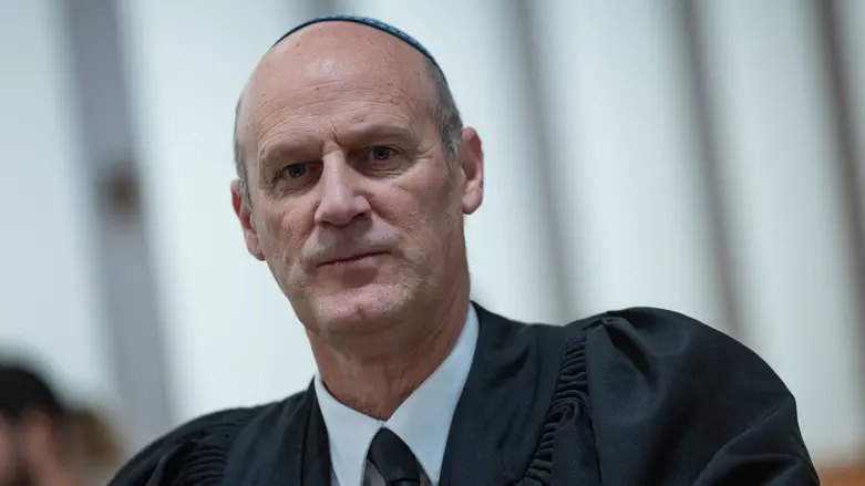 High Court demands answers on State Comptroller vote