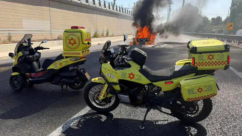 Rush hour car explosion on main central Israel highway kills one