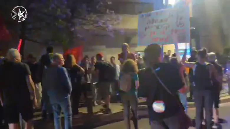 Jerusalem: Three arrested in anti-government protests