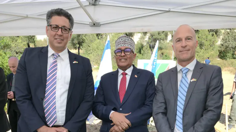 Somaliland President plants symbolic tree at Grove of Nations