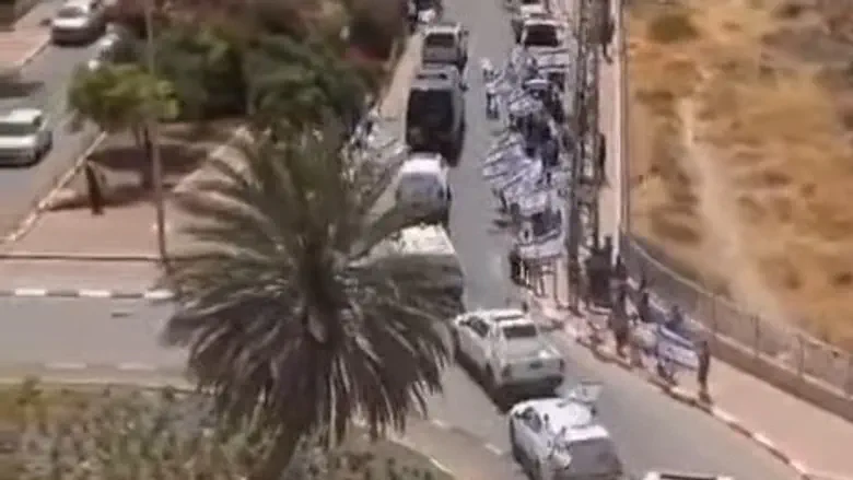 Israeli flags in hand: Community pays final tribute to fallen IDF tank commander