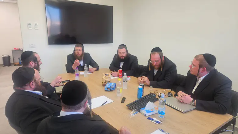 Protest convoys reveal schism in haredi community