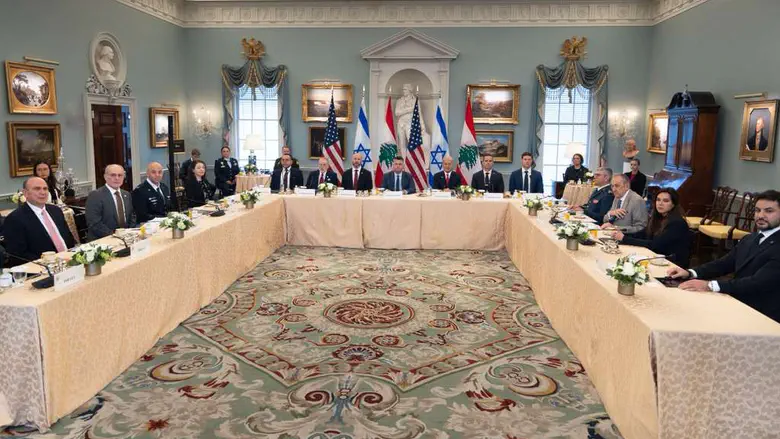 Report: Israel to unveil limited withdrawal proposal during Lebanon talks