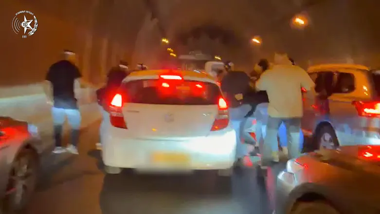 Watch: Detectives ambush burglars in Jerusalem