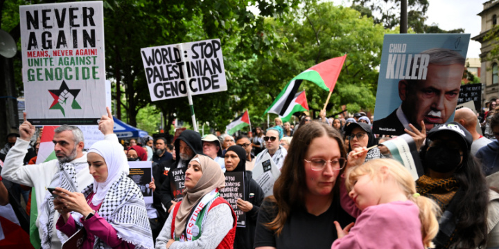 Jewish Women Harassed, Threatened in Public in UK, Australia as Brazen Antisemitism Continues to Rise