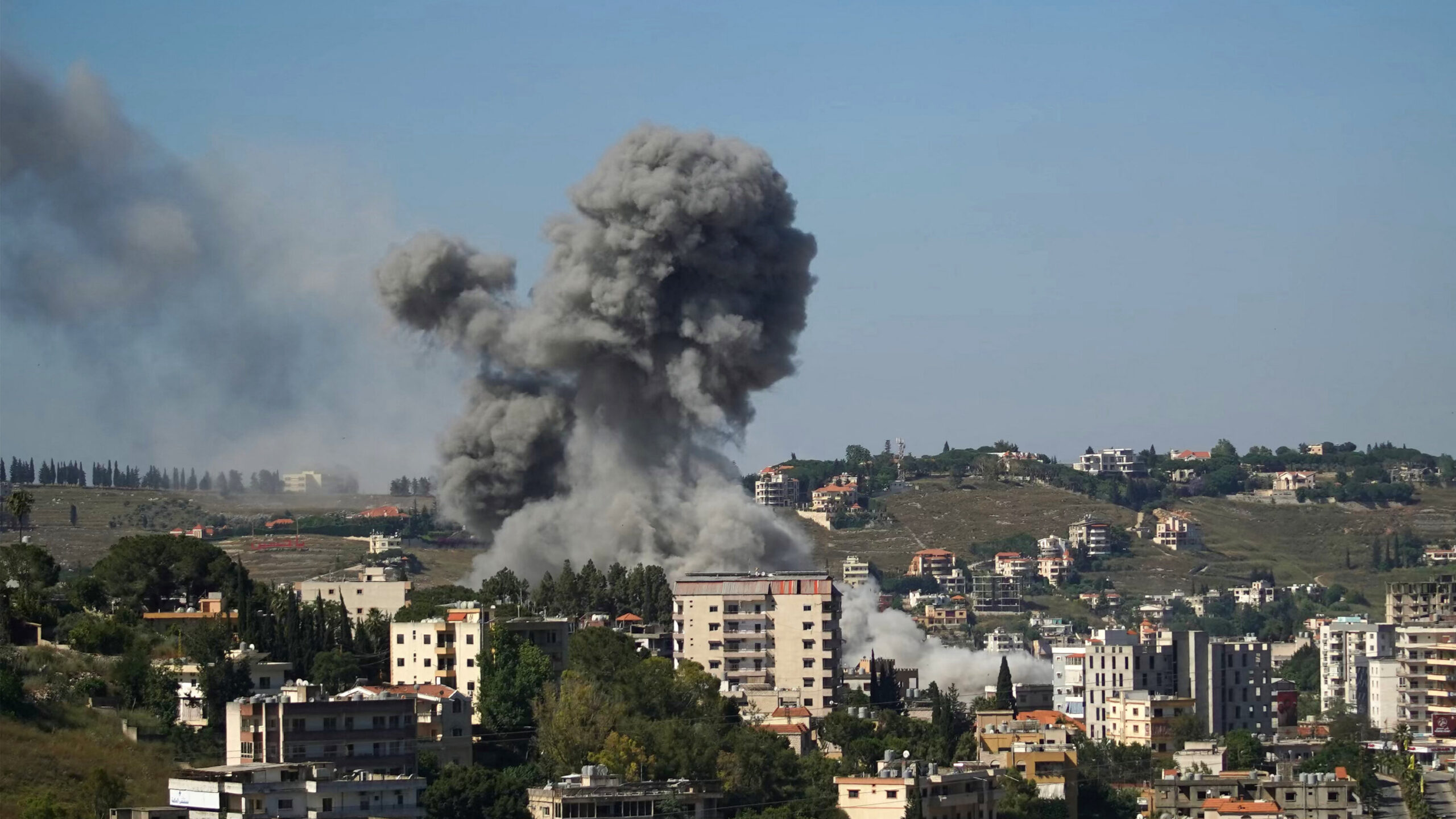 Mideast Live Updates: Fighting Persists in Lebanon, Threatening Iran Peace Talks
