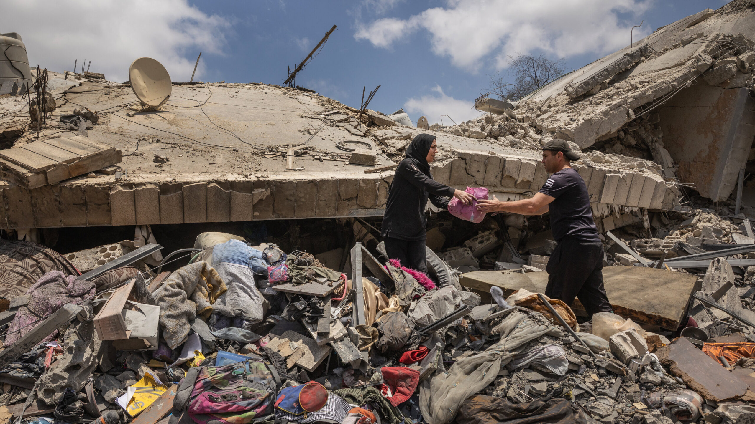 Israel Holds to Lebanon Truce, With Troops Kept on Defense