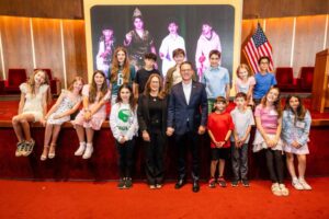 Gov. Shapiro Visits Perelman Jewish Day School