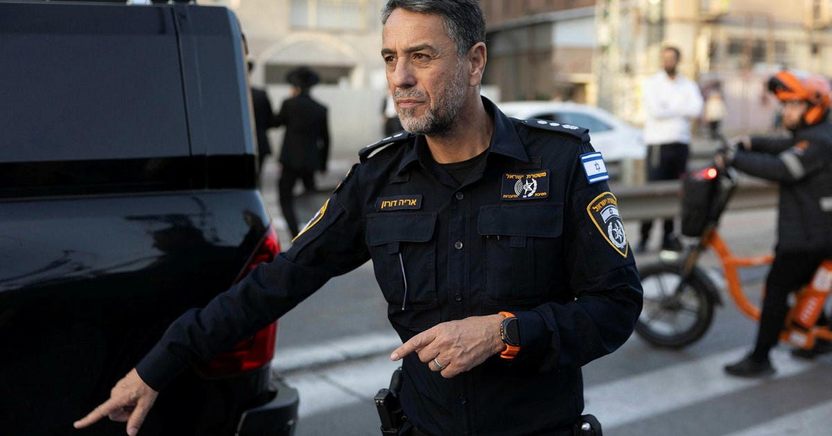 Police Spokesman calls center-left leader ‘enemy of Israel’; later retracts remarks