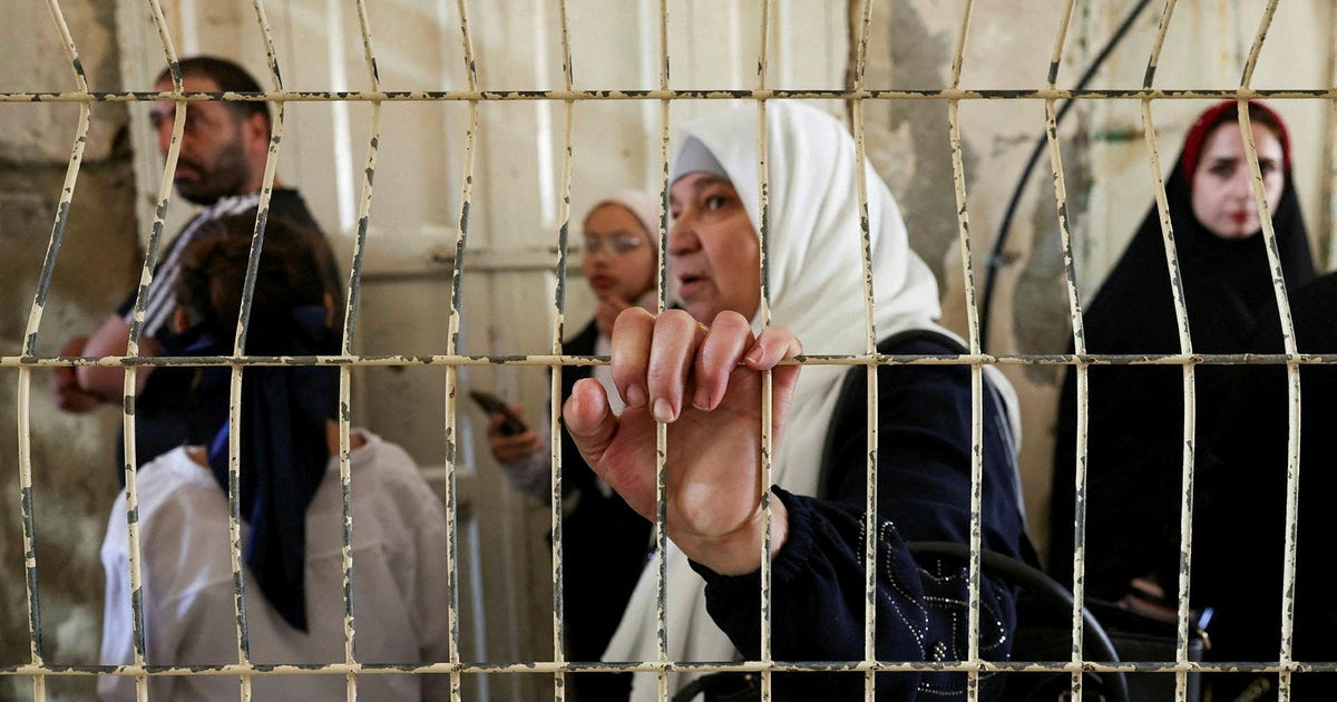 Settlers, IDF raid West Bank mosque hang Israeli flags, Palestinians report