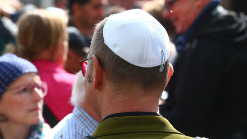 Kippah-wearing Jewish man attacked in Berlin in front of his children