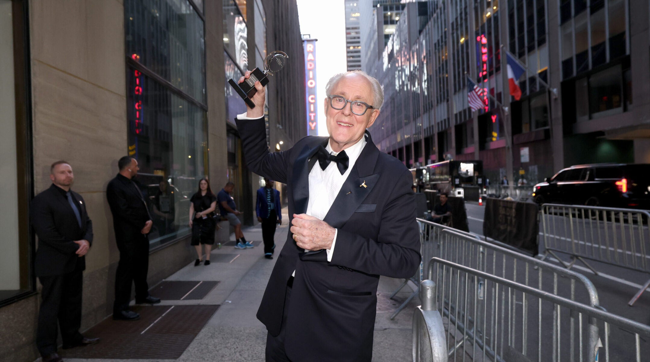 John Lithgow wins Tony Award for portraying Roald Dahl in ‘Giant,’ about Dahl’s antisemitism
