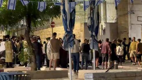 Dozens of Haredi protesters try to break into Jerusalem police station over arrests | Watch
