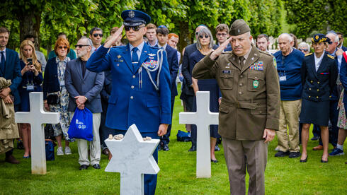 Enemies in life, brothers in death: Cross replaced with Star of David on graves of fallen Jewish WWI soldiers