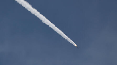 Iran fires missiles at northern Israel