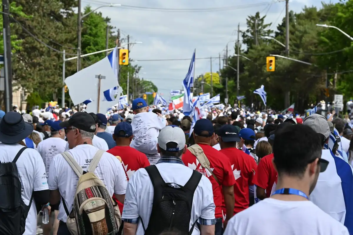 More than 60,000 people attend pro-Israel march through central Toronto