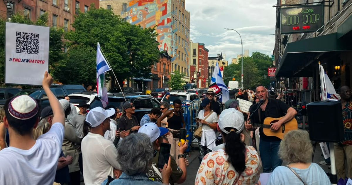 Dozens protest Brooklyn grocery store’s decision to boycott Israeli products
