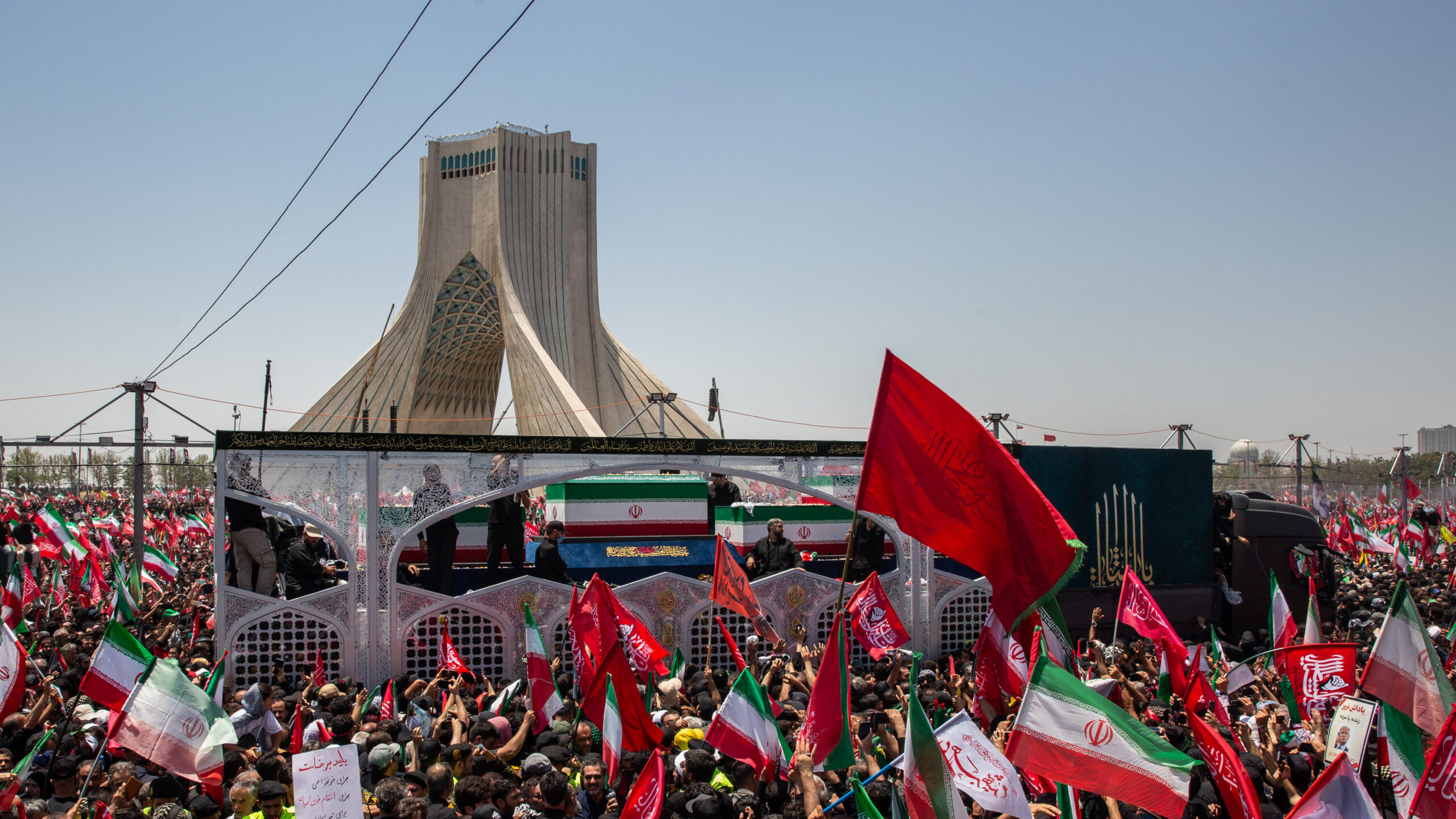 Iranians Mourn a Slain Leader, and Call for Vengeance