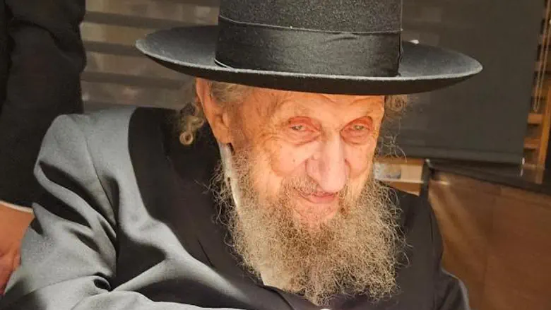 Religious Zionist rabbis defend IDF against haredi leader